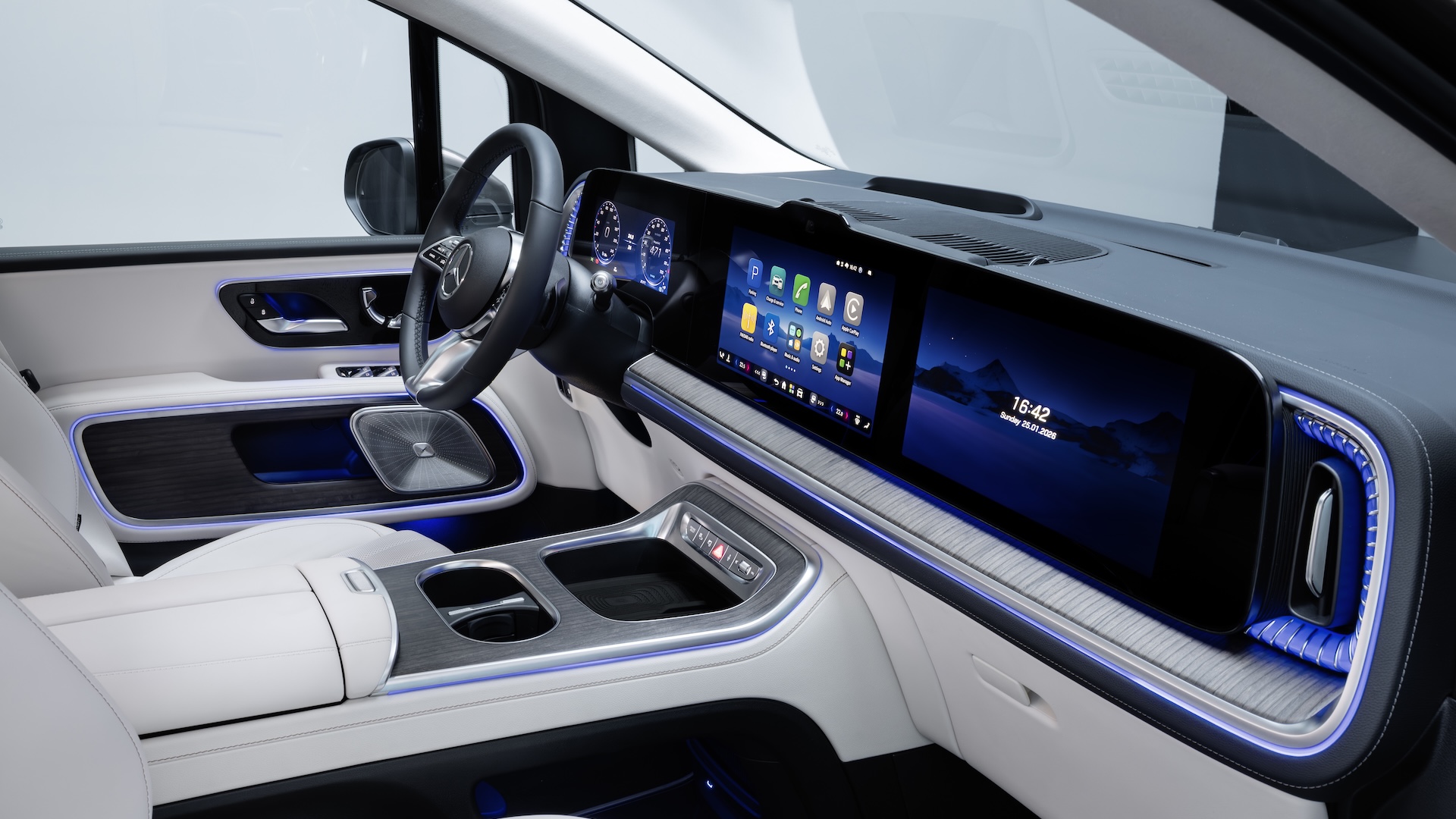 VLE Cockpit mit MBUX Superscreen